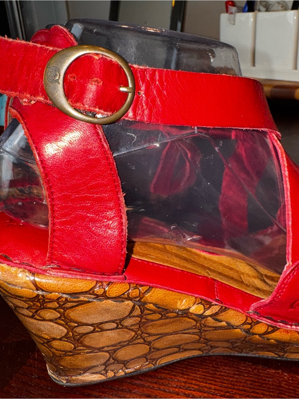 Born Savannah Red Leather Ankle Strap Wedge Sandals Boho Croc Embossed Sz 10 - Picture 10 of 12